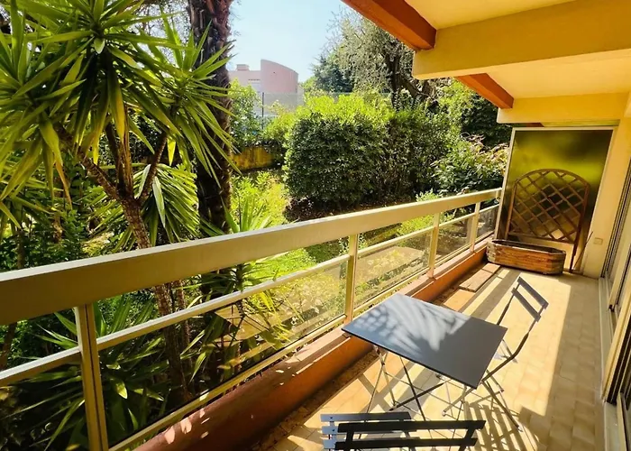 Beautiful Sunny Apartment With Balcony In Nice